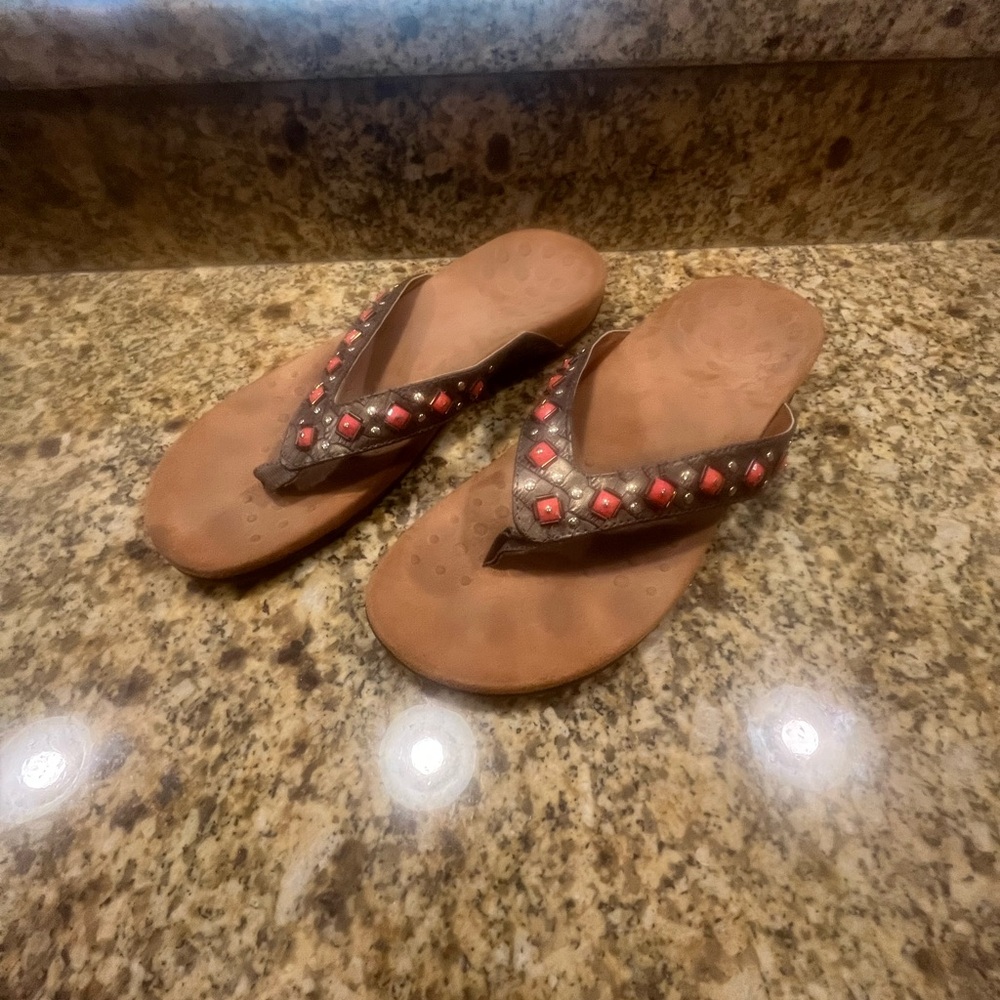 VIONIC Women's Floriana Bronze Coral Bead Thong Sandals Size 9 Plantar Fasciitis